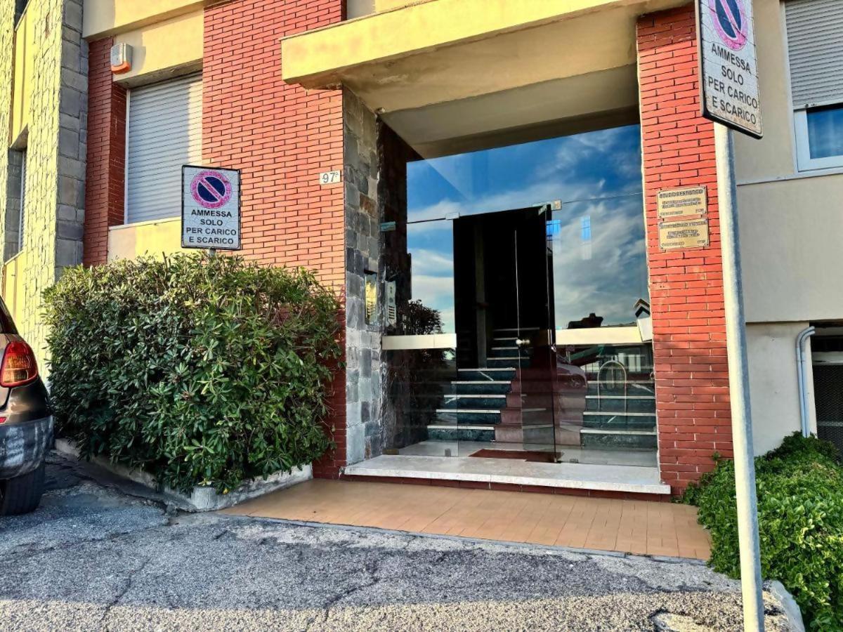 Beachfront E Parking Il Nido Sul Mare Apartamento *